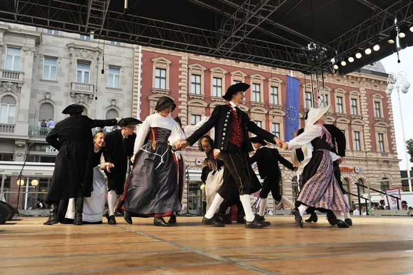 Membri dei gruppi popolari Schwabischer Albverein in costume nazionale tedesco — Foto Stock