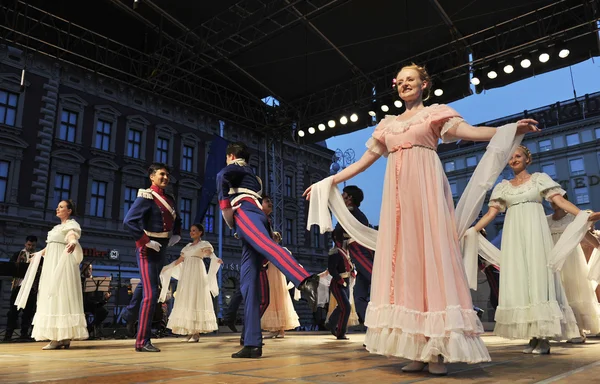 Members of the ensemble song and dance Warsaw School of Economics in in old style costumes — Stock Photo, Image