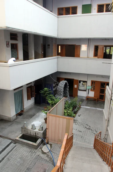 The inner courtyard at Mother House, where Mother Teresa used to live, Kolkata, India — Stock Photo, Image