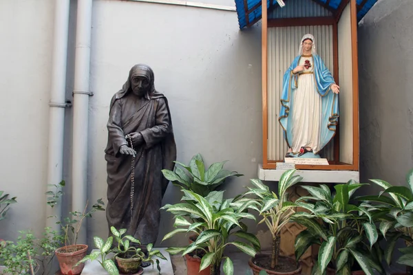 Staty av Moder teresa i mamma house, kolkata, Indien — Stockfoto