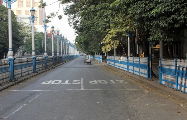 Strada vuota a Calcutta, Bengala Occidentale, India — Foto Stock