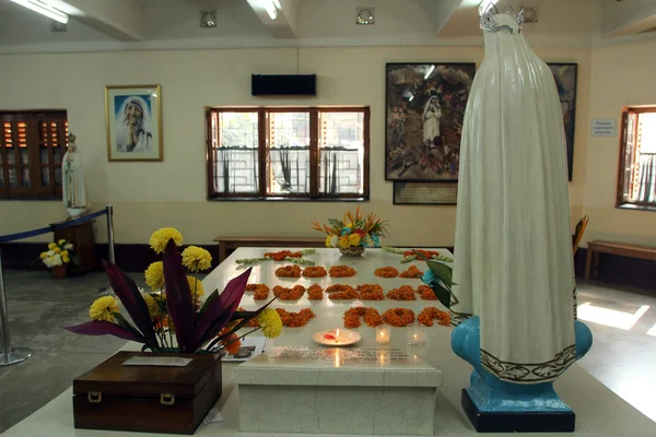 Tumba de la Madre Teresa en Calcuta, Bengala Occidental, India — Foto de Stock