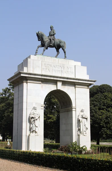 Edwards VII Rex imperator statue, southern entrance of Victoria Memorial Hall, Kolkata, India — Stock Photo, Image