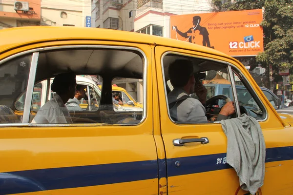 Yellow Ambassador taxi car, Kolkata, Índia — Fotografia de Stock
