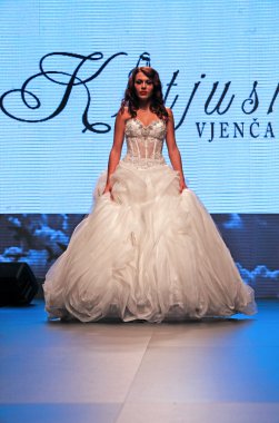 Gelinlik moda shaw