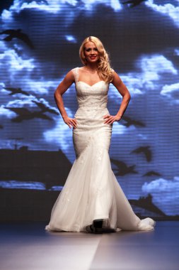 Gelinlik moda shaw