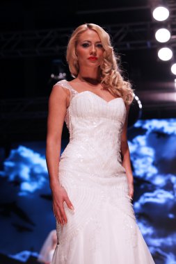 Gelinlik moda shaw