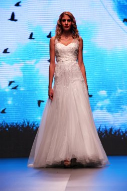 Gelinlik moda shaw