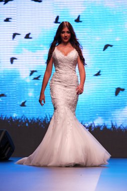 Gelinlik moda shaw