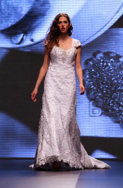 Gelinlik moda shaw