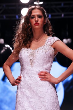 Gelinlik moda shaw