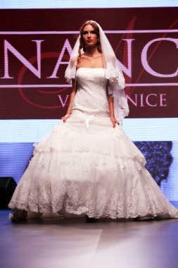 Gelinlik moda shaw