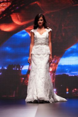 Gelinlik moda shaw