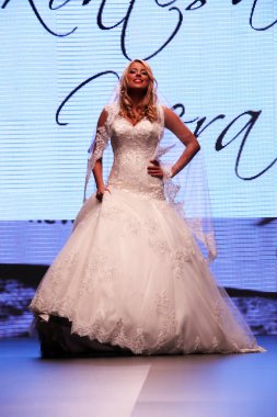 Gelinlik moda shaw