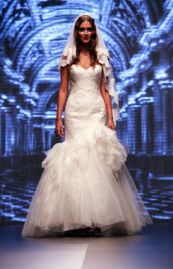 Gelinlik moda shaw