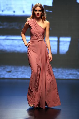 düğün elbise moda defilesi