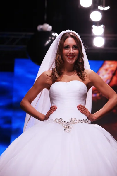 Abito da sposa moda shaw — Foto Stock