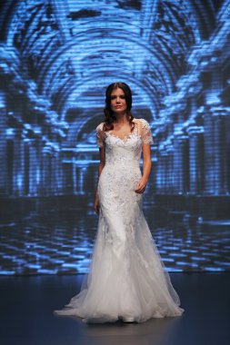 düğün elbise moda defilesi