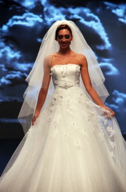 düğün elbise moda defilesi