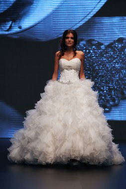 düğün elbise moda defilesi