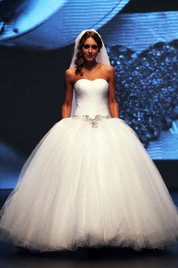 düğün elbise moda defilesi