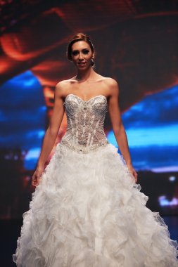 düğün elbise moda defilesi
