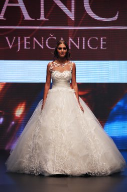 düğün elbise moda defilesi