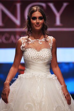 düğün elbise moda defilesi