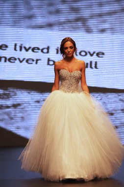 düğün elbise moda defilesi