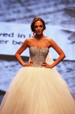 düğün elbise moda defilesi