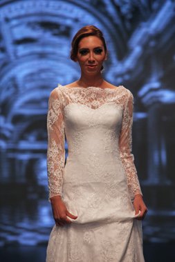 düğün elbise moda defilesi