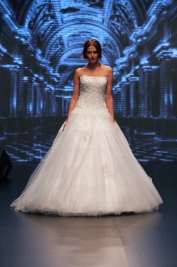 düğün elbise moda defilesi