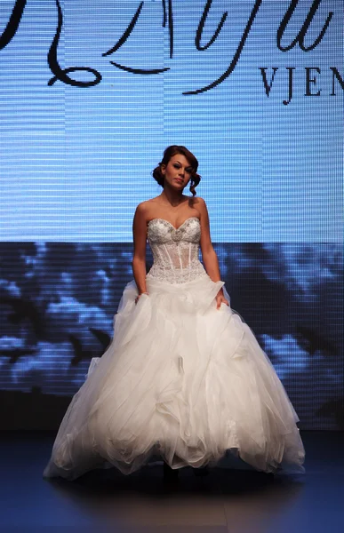 Wedding dress fashion show — Stok Foto