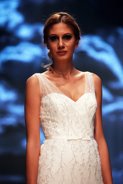 Wedding dress fashion show — Stock Photo, Image