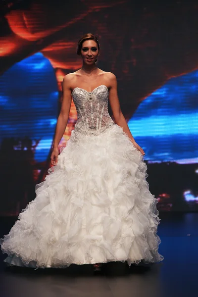 düğün elbise moda defilesi