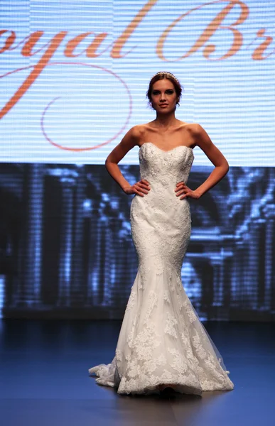 Wedding dress fashion show — Stok Foto