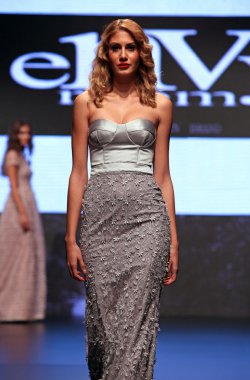 Gelinlik moda shaw