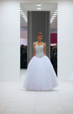 moda model gelinlik hera 'wedding expo' gösterisinde westgate alışveriş şehri, zagreb, Hırvatistan için 12 Ekim 2013 tarihinde yapılmıştır