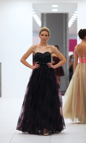 Fashion model in cocktail dress made by Ana Milani on 'Wedding Expo' show in the Westgate Shopping City in Zagreb, Croatia on October 12, 2013 — Stock Photo, Image