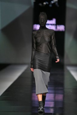 manken petra vuletic ve sasa hortig 'fashion.hr' show tarafından tasarlanan kıyafetleri