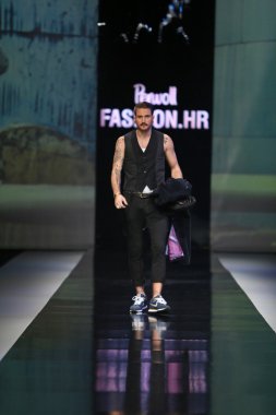 'fashion.hr' gösteri boris banovic tarafından tasarlanan kıyafetleri moda model