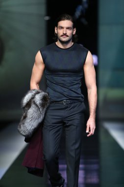 'fashion.hr' gösteri boris banovic tarafından tasarlanan kıyafetleri moda model