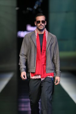 'fashion.hr' gösteri boris banovic tarafından tasarlanan kıyafetleri moda model