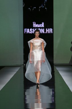 branka donassy 'fashion.hr' show tarafından tasarlanan kıyafetleri moda model