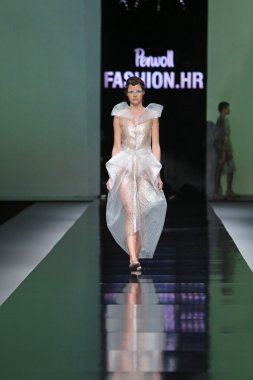 branka donassy 'fashion.hr' show tarafından tasarlanan kıyafetleri moda model