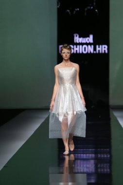 branka donassy 'fashion.hr' show tarafından tasarlanan kıyafetleri moda model