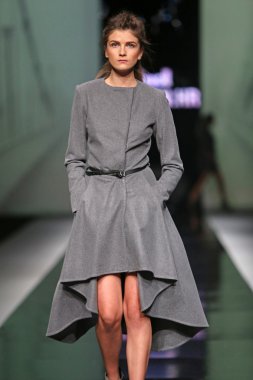 pavla Aleksiç 'fashion.hr' show tarafından tasarlanan kıyafetleri moda model