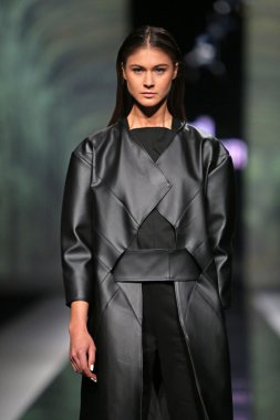 marija kulusic 'fashion.hr' show tarafından tasarlanan kıyafetleri moda model