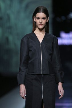 marija kulusic 'fashion.hr' show tarafından tasarlanan kıyafetleri moda model