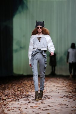 cro jet lag porter gösteri kıyafetleri moda model tasarım